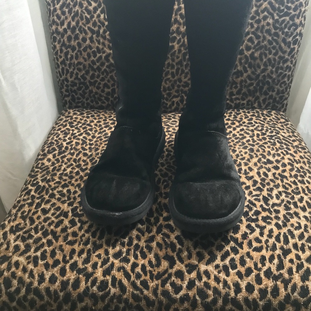 Uggs - Picture 3 of 5